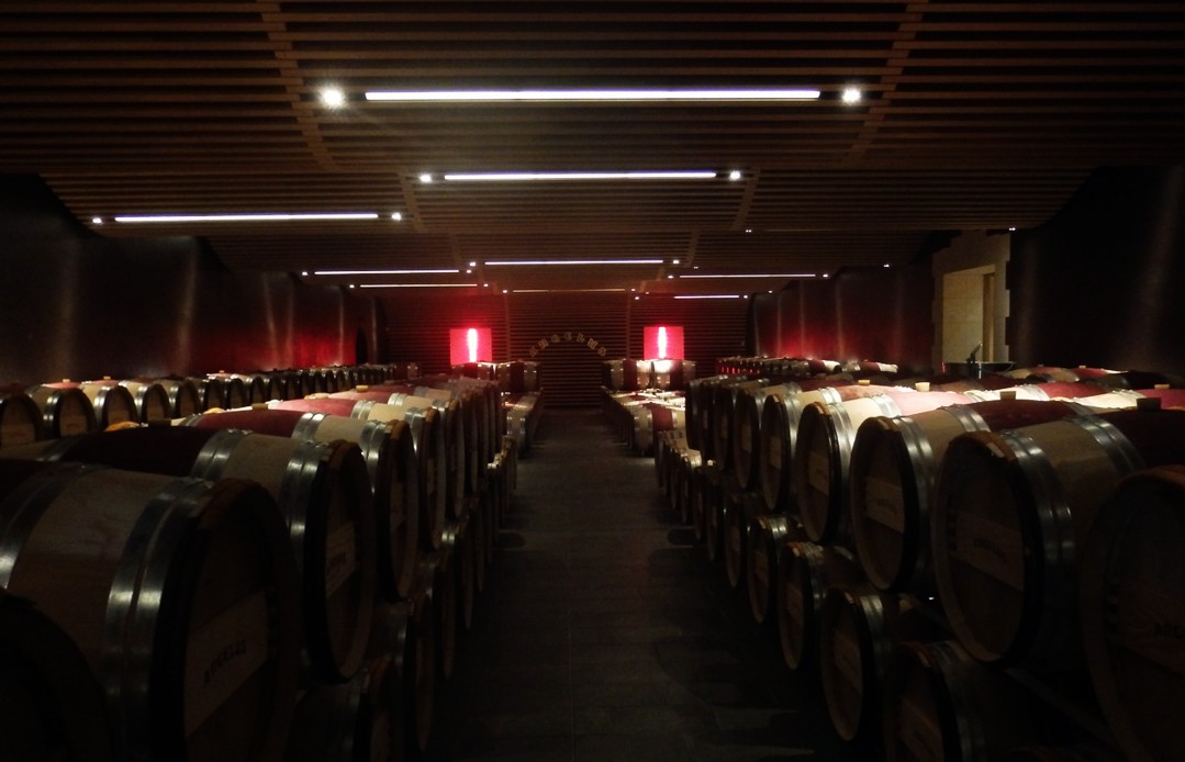 chateau-angelus-barrel-room-7deci