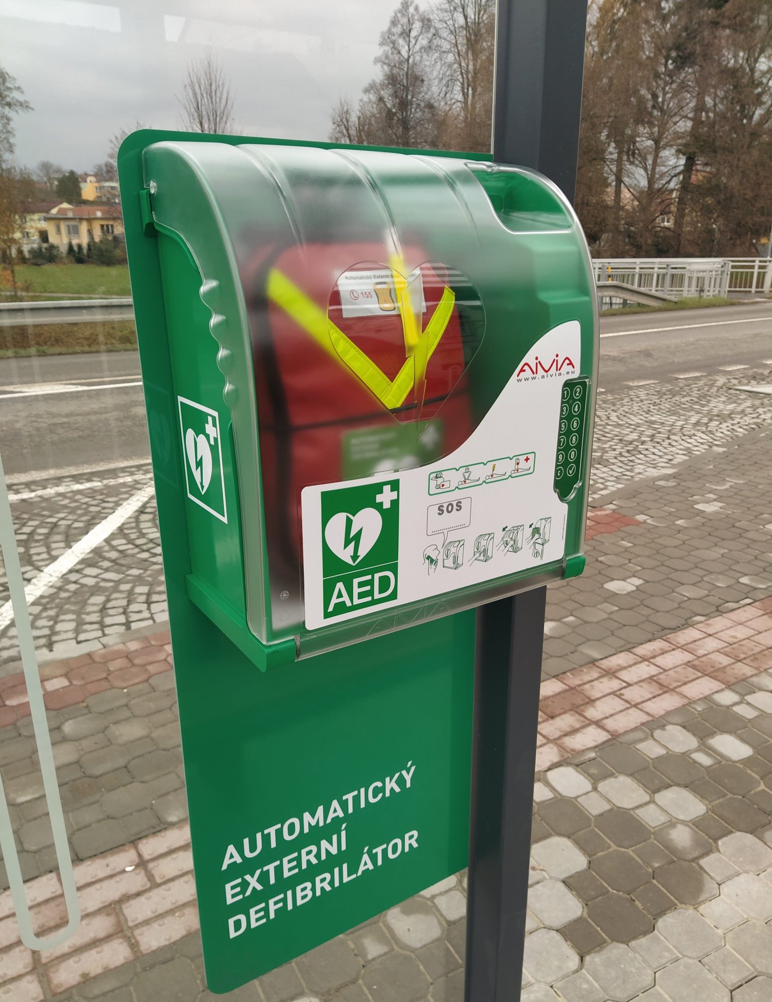 Venkovní realizace umístění AED