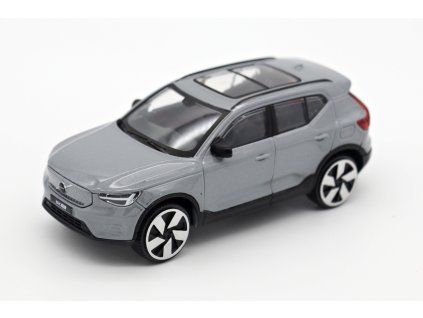 Volvo XC40 stříbrné