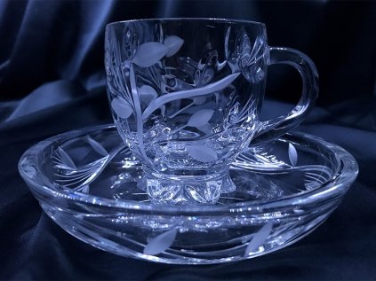 Krištáľová šálka s tanierikom
