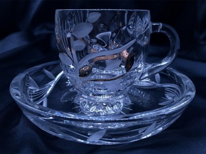 Krištáľová šálka s tanierikom