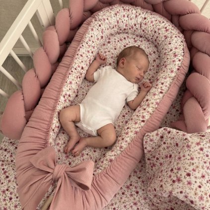 Hniezdo pre bábätko - Lúčne kvietky