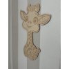 2074 drevena dekoracia na stenu zirafka