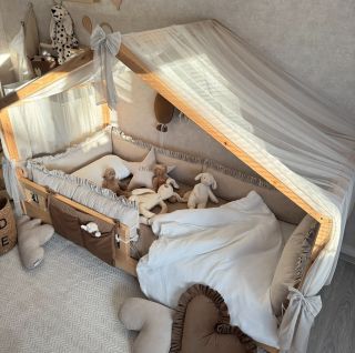 Tylový baldachýn či už na domčekovú posteľ alebo postieľku ste si u nás zamilovali. ❤️ NOVINKOU je u nás tylový baldachýn...