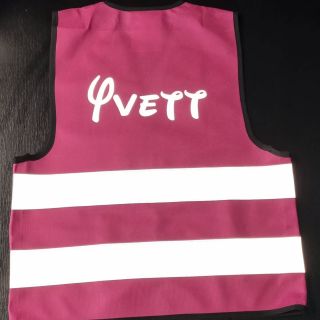 Reflexné vesty pre najmenších s menom - s menom podľa želania - do týždňa u vás doma 👉 www.abenys.sk