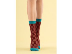 Dámske vzorované ponožky Chcek twice fiore 20 DEN, 60% polyamid, 5% elastan, 35% polypropylén, vzorované ponožky, geometrický vzor štvorce bordovej farby, ukončené tyrkysovou špičkou a tyrkysovým lemom,  univerzálna veľkosť one size