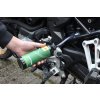 SA 0900 scottoiler allclimatebiodegradablescottoil500ml lifestyleimage fluids biioil500mlprimingreservoir scaled