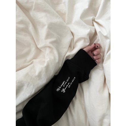 imiona i daty Czarna bluza z beżowym haftem ręcznym