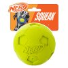 NERF DOG Hračka pre psov gumová pískacia futbalová lopta 10 cm