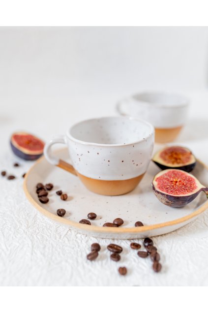 Ručně vyrobený buclatý kalíšek na kávu s ouškem - Křepelka (150-170 ml)