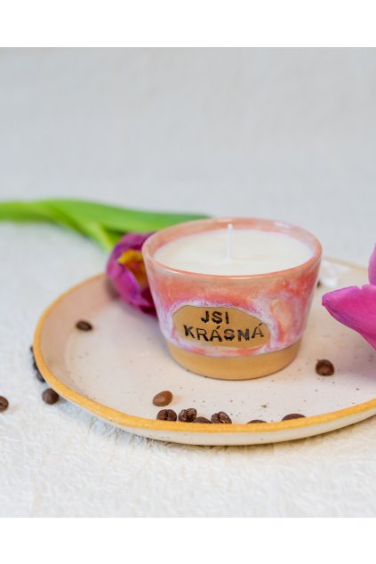 Ručně odlévaná sójová svíčka v keramickém kalíšku - Jsi krásná (120 ml)