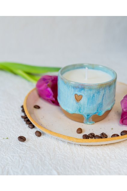 Ručně odlévaná sójová svíčka v keramickém kalíšku - Amazonit se srdíčkem  (150-170 ml)