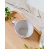 Ručně vyrobený buclatý kalíšek na kávu s ouškem - Sakura (150-170 ml)