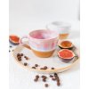 Ručně vyrobený buclatý kalíšek na kávu s ouškem - Sakura uvnitř růžový (150-170 ml)