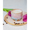 Ručně odlévaná sójová svíčka v keramickém kalíšku - Růžovo-modrá (150-170 ml)