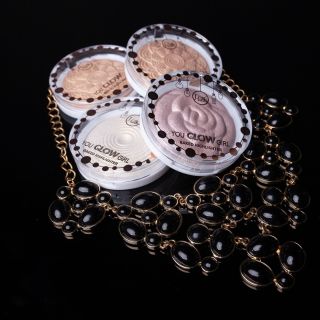 Zapékaný rozjasňovač J.Cat Beauty You Glow Girl ti dodá oslnivý glow, který vydrží celý den. 💫 Díky jemné textuře se...