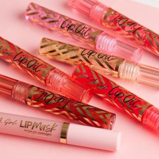 💧 SOS pro suché rty? Máme řešení! Výživný olejový lesk na rty od L.A. Girl je doslova malý zázrak do kabelky 💋 ✔️...