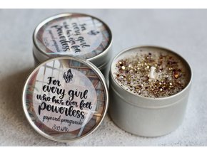 For every girl who has ever felt powerless (Bezmocná) Svíčka v tobě probudí moc, i když svět říká, že žádnou nemáš.
