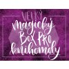 VELKÝ MAGICKÝ BOX PRO KNIHOMOLY: "Nesta a její cesta"  Je sobecká, pyšná a panovačná a vy ji budete přesto milovat.