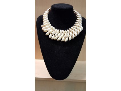 nahdelnik-prirodni-musle-kauri-tri-rady-cerne-sklenene-koralky