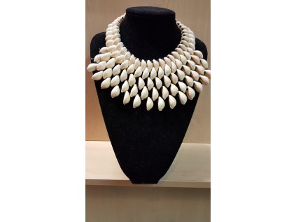 nahdelnik-prirodni-musle-kauri-pet-rad-cerne-sklenene-koralky