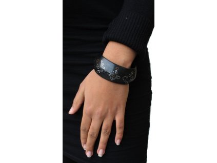 tuarezsky-otevreny-naramek-ebenu-kovove-rytiny-africke-remeslo