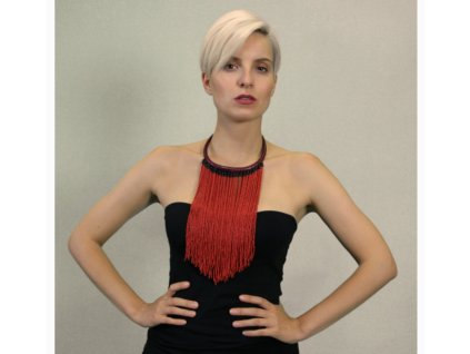 elegantni-nahrdelnik-z-rokajlu-kozena-snurka