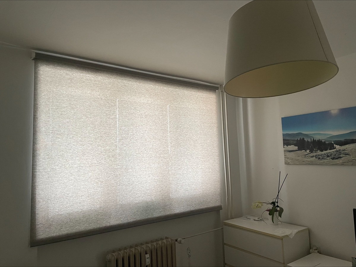 Vyzkoušeno v praxi: Jak probíhá montáž chytré látkové rolety s Matter motorem