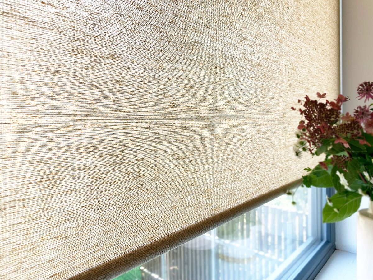Detail struktury látky a zátěžové lišty ACCUBLIND
