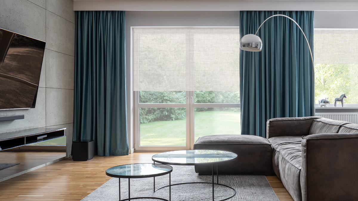Žaluzie, rolety nebo závěsy? Kdo kraluje moderním interiérům?