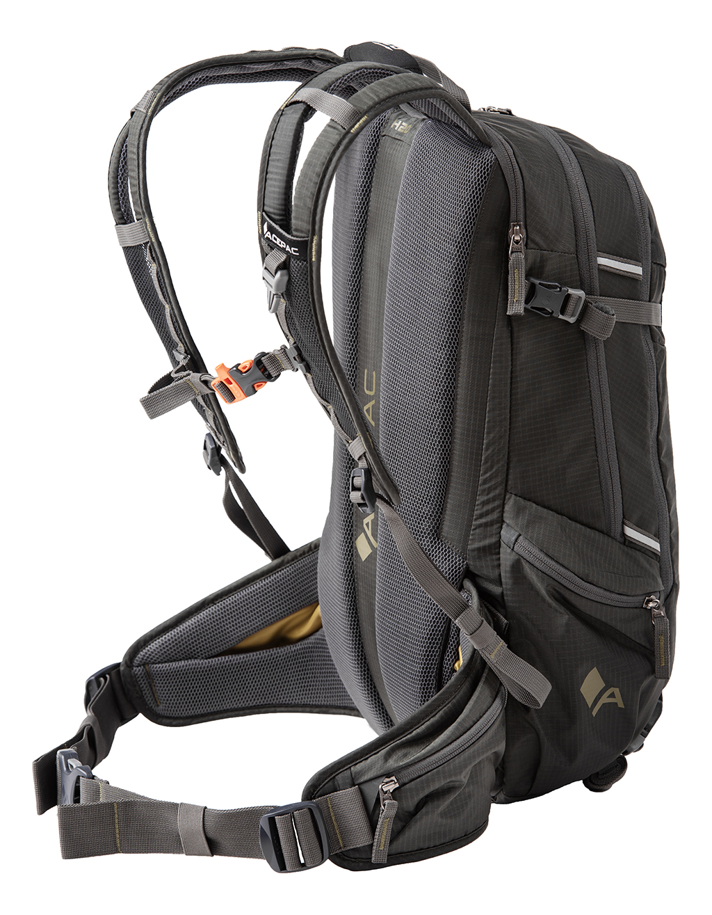 Acepac Flite MKIII – E3D odvětraný zádový systém, dělené ramenní popruhy a hrudní popruh s píšťalkou