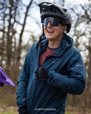 Jak vrstvit na podzim, aby tě počasí nepřekvapilo. 1️⃣ Základní vrstva – odvádí pot, drží tě v suchu Bez ní to nejde....