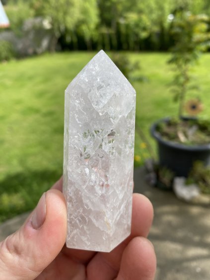 Křišťál obelisk  pukaný