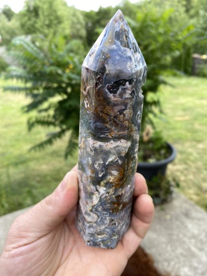 Obelisk jaspis oceán