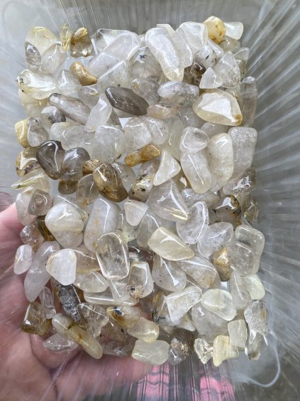 Křišťál s rutilem  tromlovaný 10-20mm