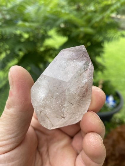 Křišťál/ametyst broušený tvar s rutilem