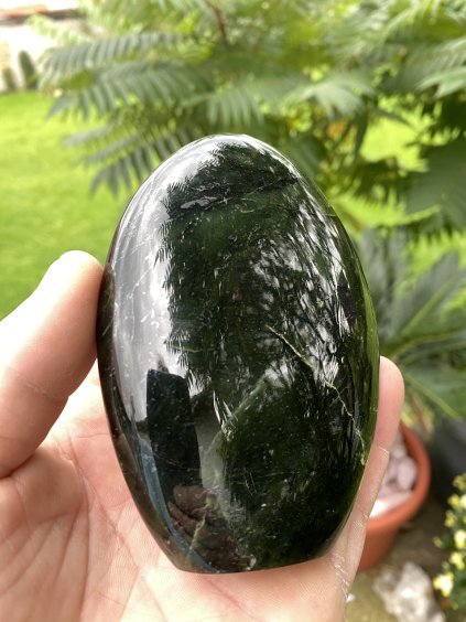 Jadeit volný tvar stojící