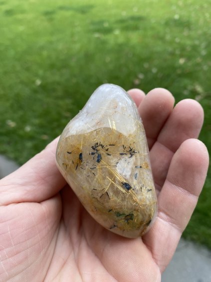 Křemen s rutilem tromlovaný