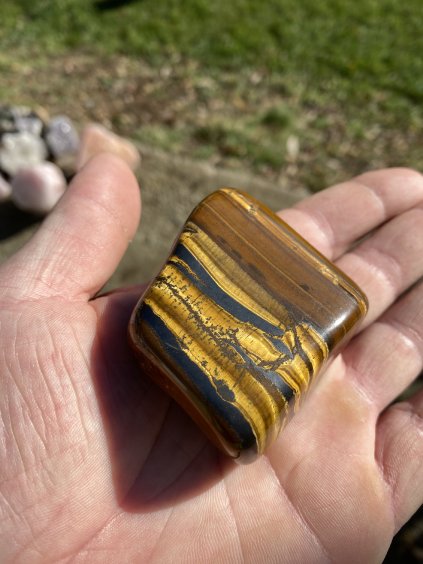 Tygří oko s hematitem tromlované