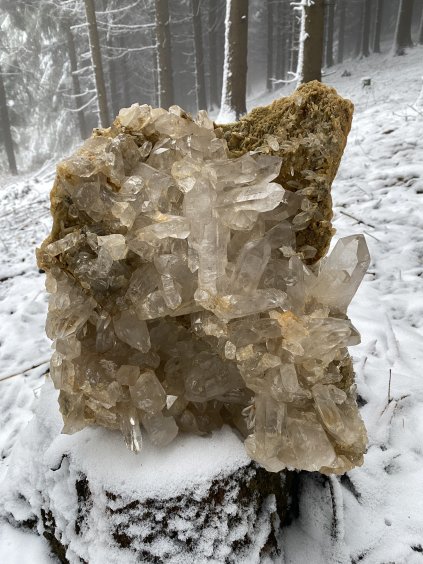 Křišťál drúza stojící