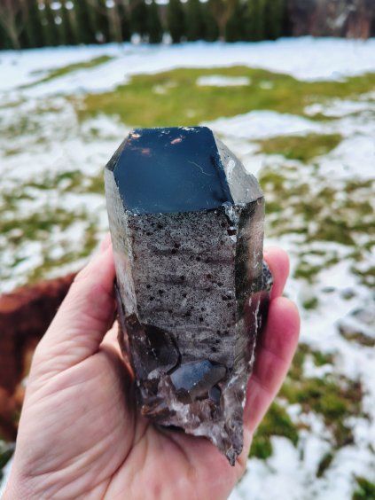 Záhněda krystal ozářená