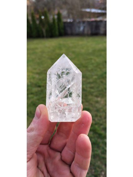 Křišťál obelisk pukaný