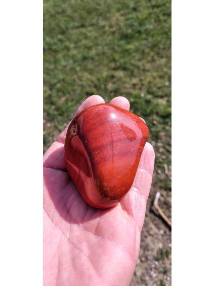 Jaspis červený tromlovaný