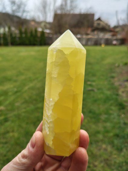 Obelisk Kalcit  žlutý