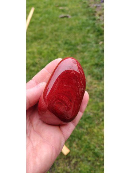 Jaspis červený tromlovaný