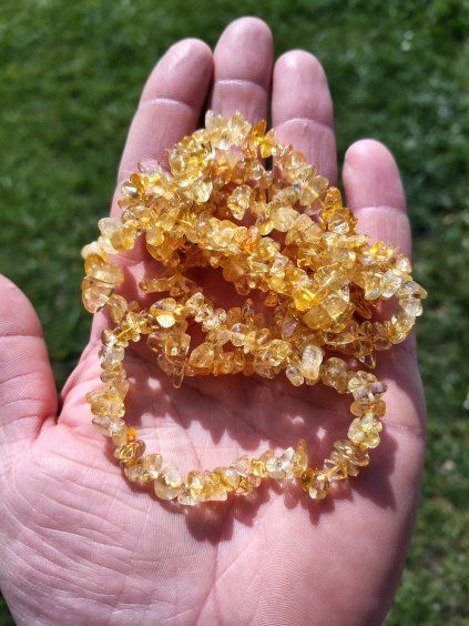 Citrín náramek sekaný