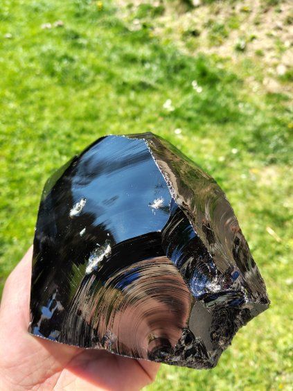 Obsidián černý