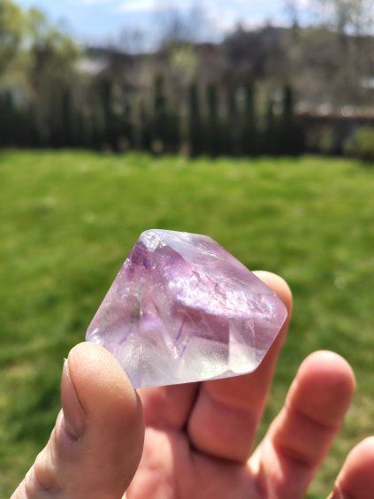 Fluorit broušený tvar