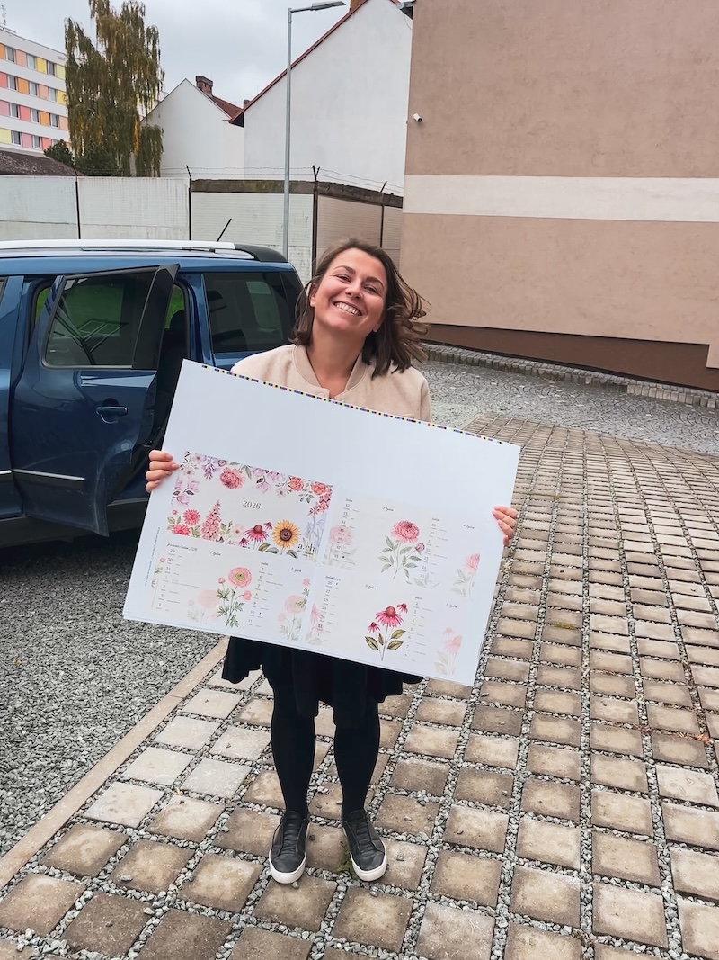 Držím v rukou první výtisk - autorský kalendář s botanickými ilustracemi