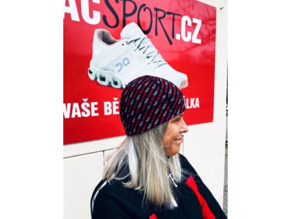 černá čepice